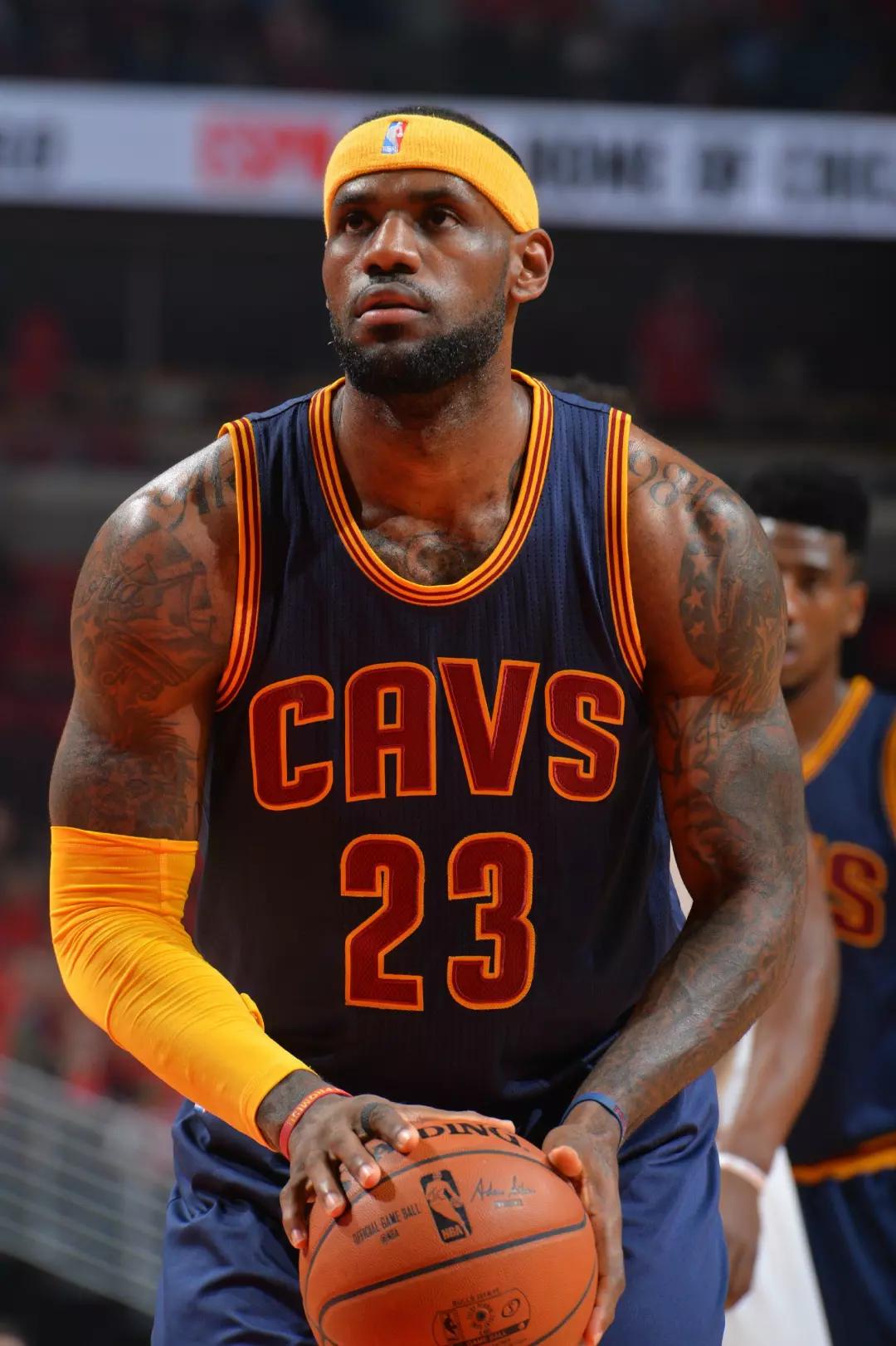 马绩效：年轻球员应以C罗为榜样，梅西是天才不需要过多训练（马绩效：年轻球员该向C罗看齐，梅西天赋超群无需过多训练）