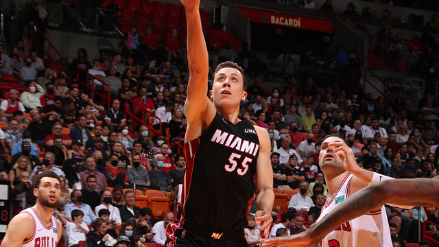 武汉女足1-1纳萨夫女足，唐涵造乌龙，马君失点，奥乌苏失空门（武汉女足1-1战平纳萨夫：唐涵逼乌龙，马君失点，奥乌苏空门偏出）