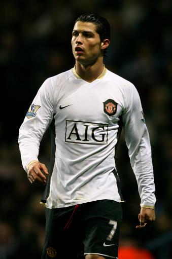 孙颖莎因伤缺席乒超半决赛：与深大情谊永不缺席，祝队友取得佳绩（孙颖莎因伤无缘乒超半决赛，心系深大，祝队友再创佳绩）