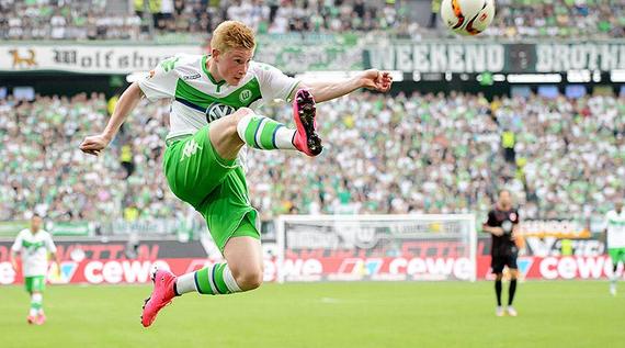 地上足球：偷溜诺坎普释放回归信号？解析梅西为何必重回巴萨（地上足球：夜探诺坎普是回归暗号？深析梅西重返巴萨的必然性）